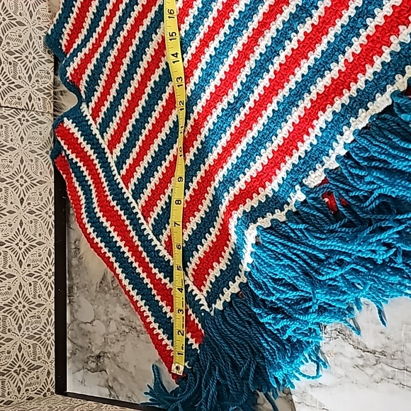 Vintage handmade handcrafted crochet Poncho colorful fringes small - Picture 8 of 11